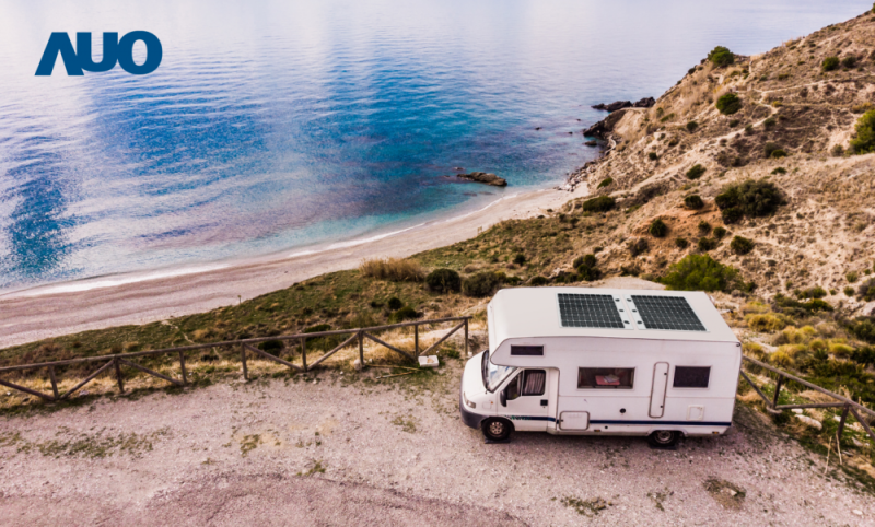 「可撓輕量化太陽光電板SunCurva」使用輕量特殊耐候型複合板取代傳統太陽能板的玻璃前板，不僅降低70%重量，每米平方僅3Kg；具有抗衝擊性能及通過電磁相容性測試，可應用於交通運輸工具，如露營車、遊艇等